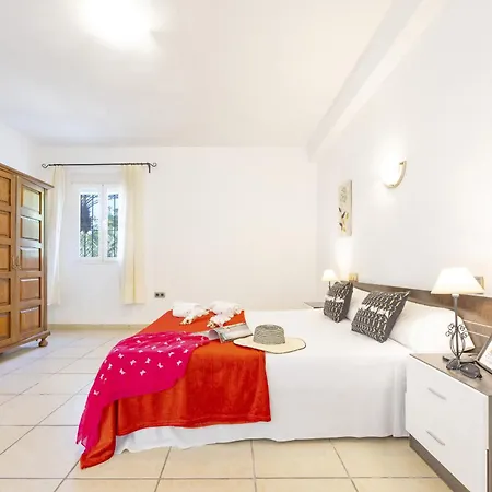 Carola - Plusholidays Ifach